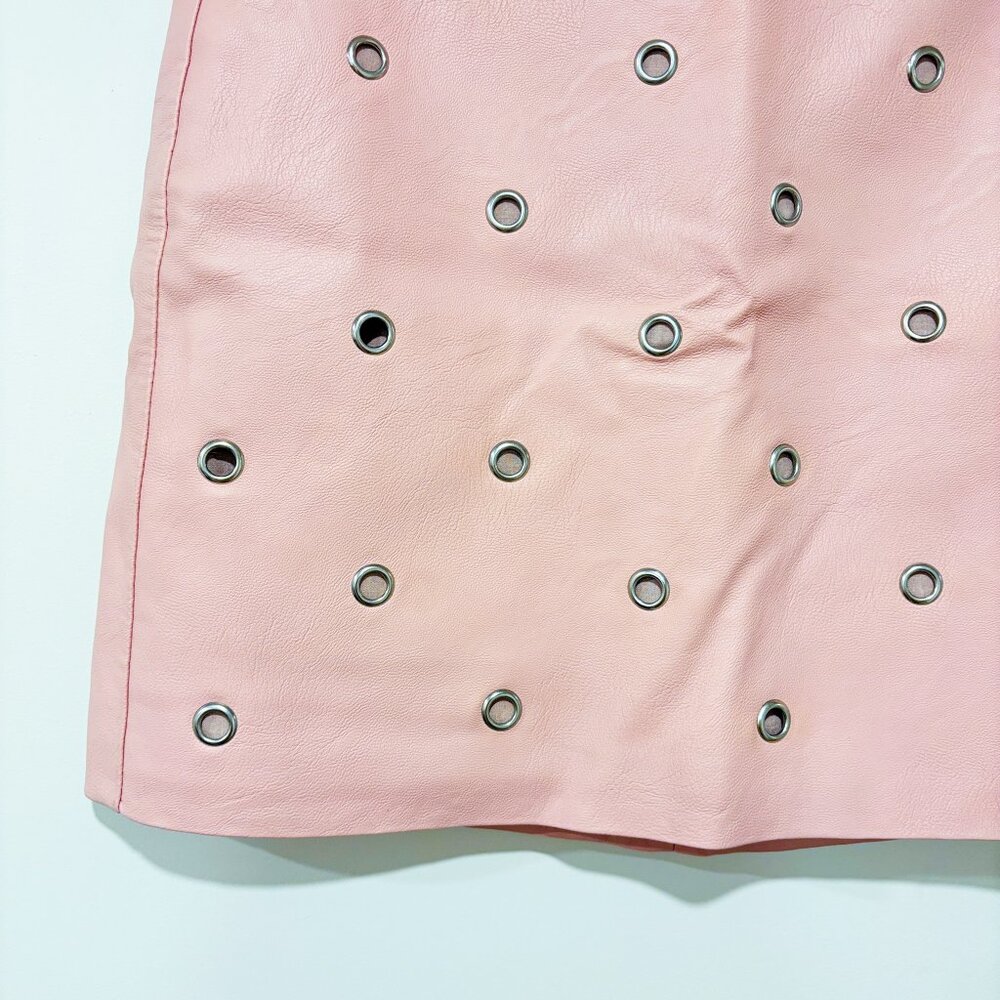 TOPSHOP Pink faux leather‎ mini skirt with grommets | Size 6 - Picture 3 of 6